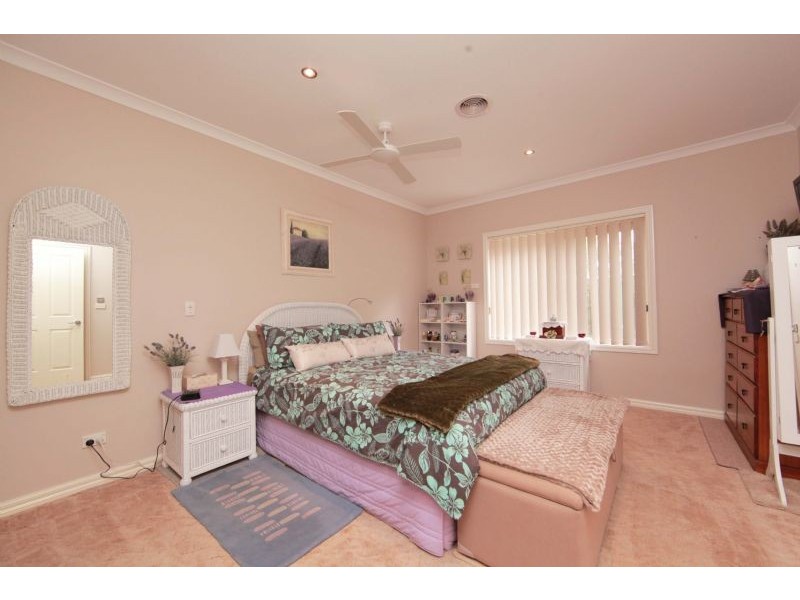 27 Paringa Avenue, South Morang VIC 3752