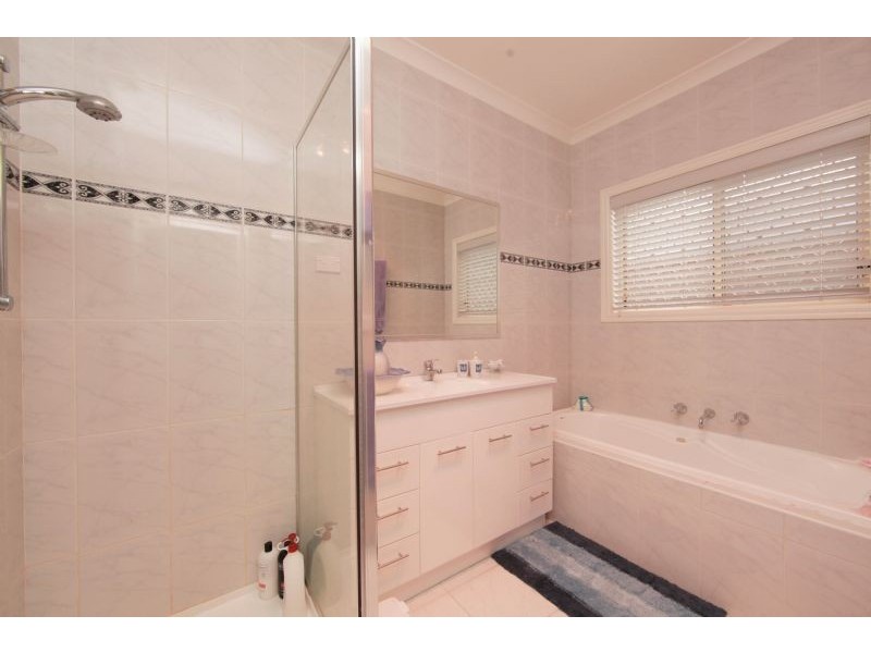 27 Paringa Avenue, South Morang VIC 3752