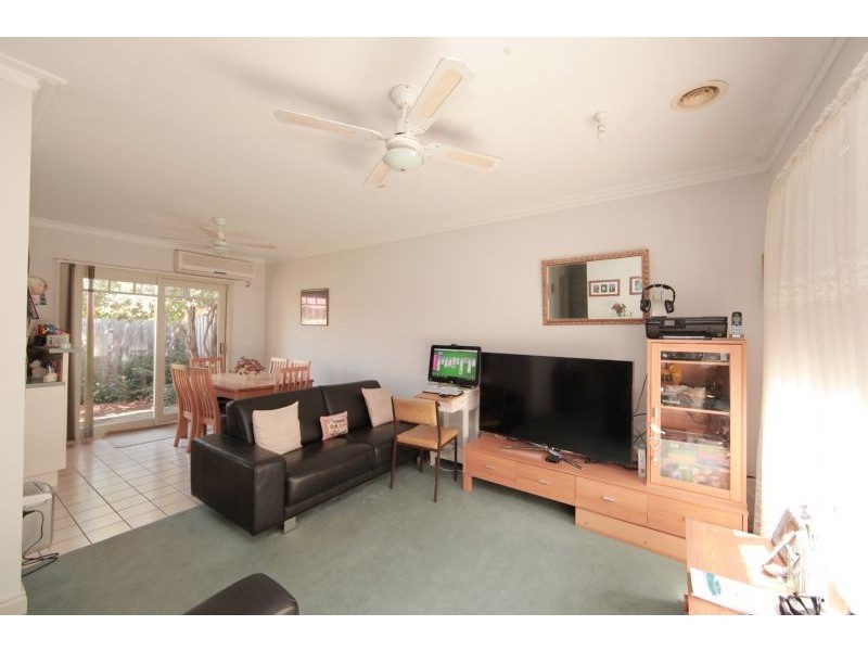 2/30 Young Street, Epping VIC 3076