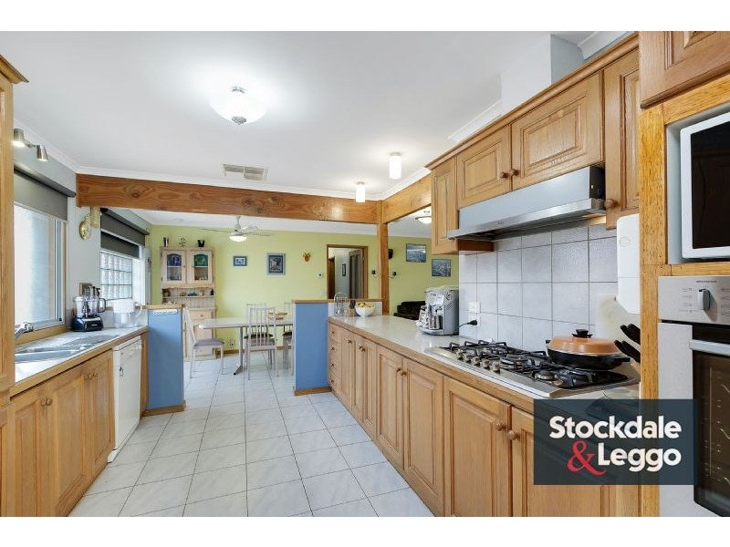 4 Henry Cable Crt, Mill Park VIC 3082