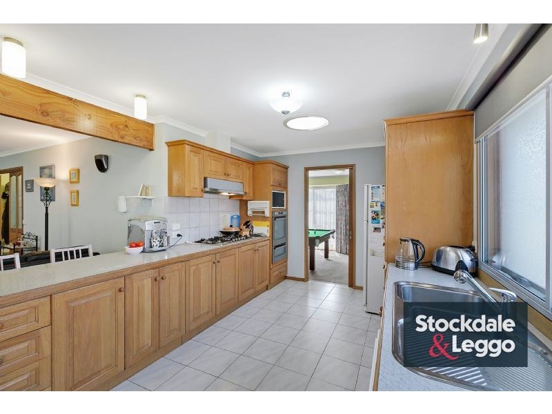 4 Henry Cable Crt, Mill Park VIC 3082