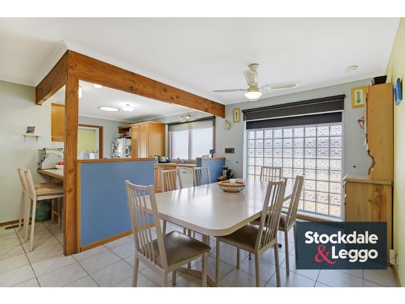 4 Henry Cable Crt, Mill Park VIC 3082