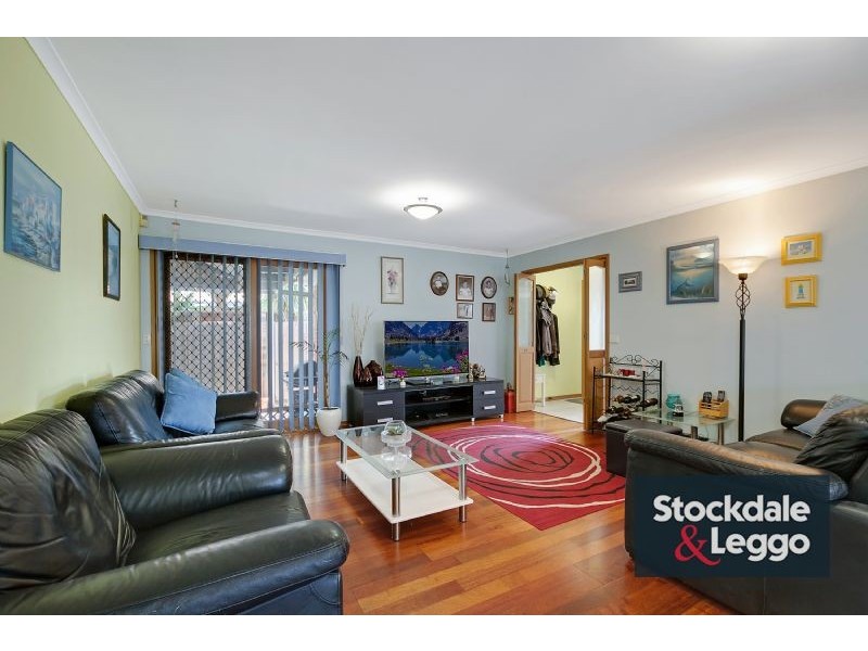 4 Henry Cable Crt, Mill Park VIC 3082