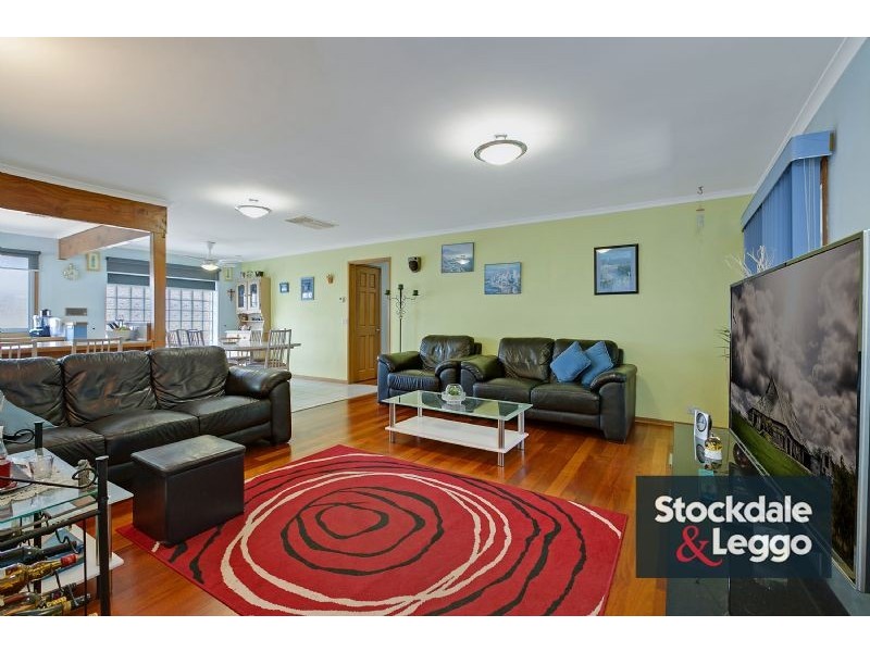 4 Henry Cable Crt, Mill Park VIC 3082