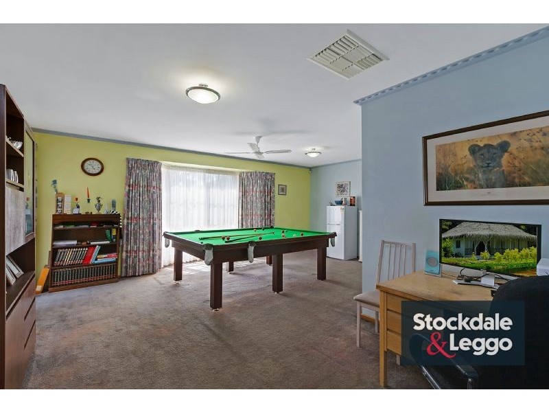 4 Henry Cable Crt, Mill Park VIC 3082