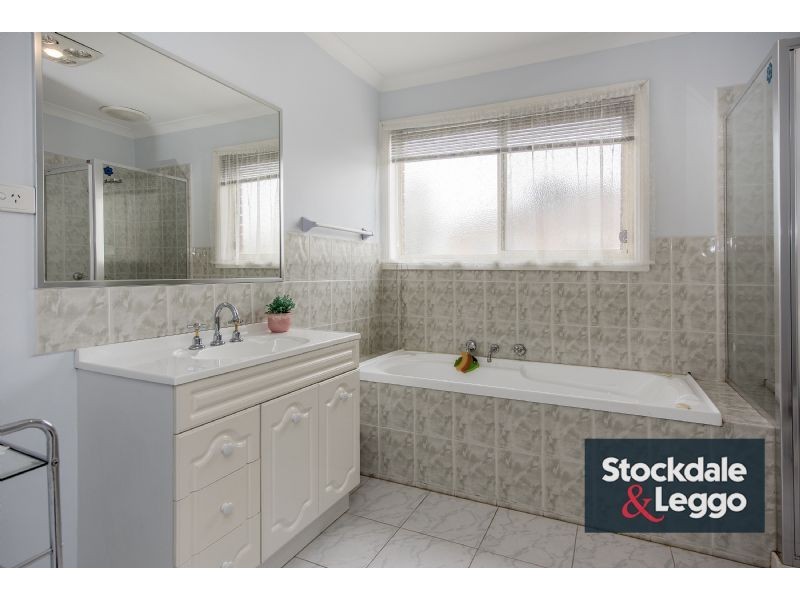 9 Nouvelle Grove, South Morang VIC 3752