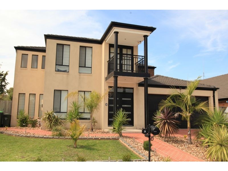 9 Flame Cres, South Morang VIC 3752