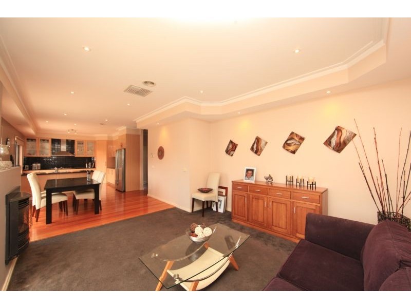 9 Flame Cres, South Morang VIC 3752