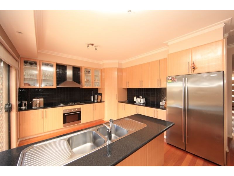 9 Flame Cres, South Morang VIC 3752