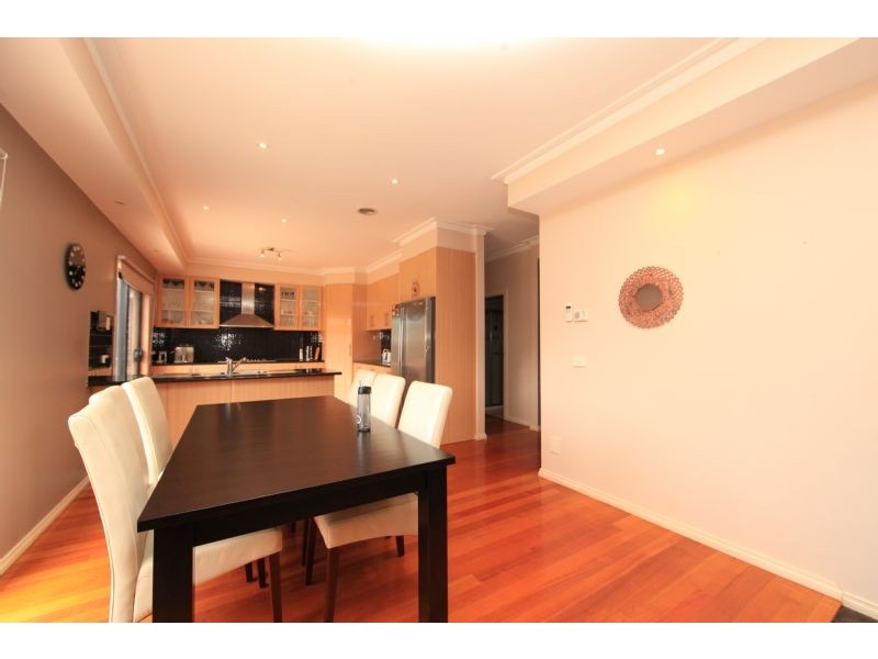 9 Flame Cres, South Morang VIC 3752