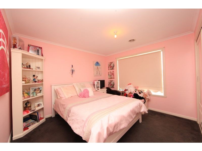 9 Flame Cres, South Morang VIC 3752