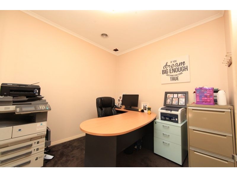 9 Flame Cres, South Morang VIC 3752