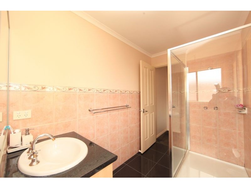 9 Flame Cres, South Morang VIC 3752