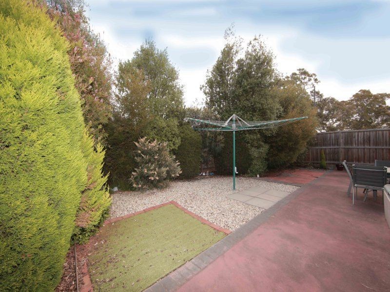 27 Paringa Ave, South Morang VIC 3752