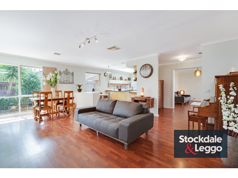 65 Grenda Drive, Mill Park VIC 3082