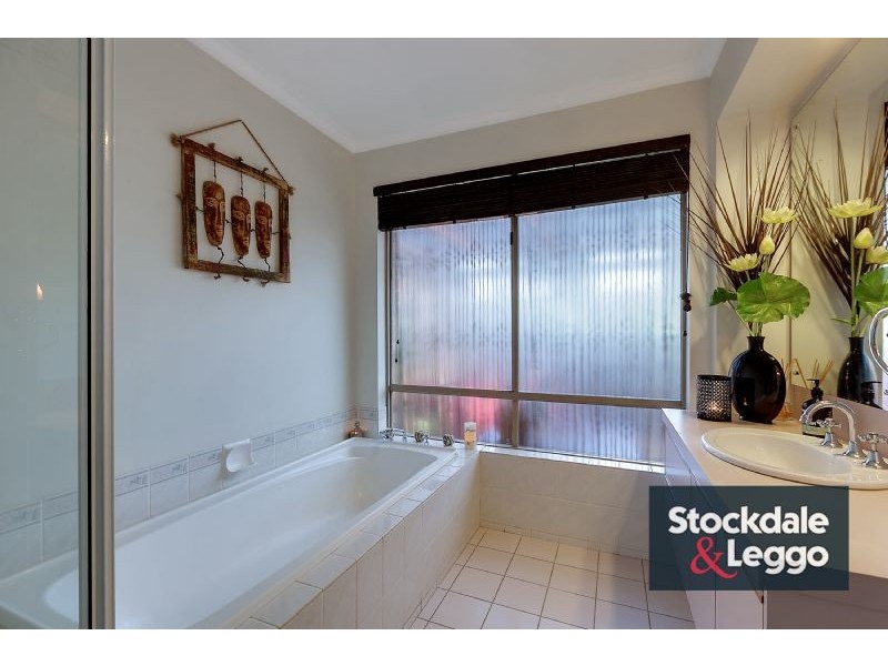 65 Grenda Drive, Mill Park VIC 3082