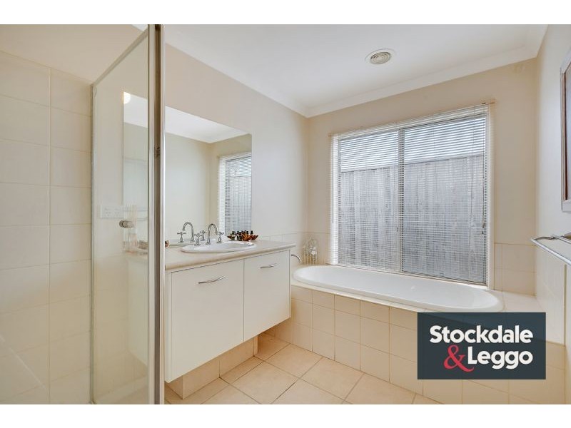 21 Fuschia Grove, South Morang VIC 3752