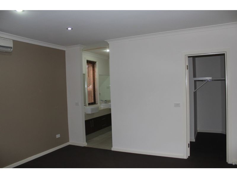 4 Cabarita Crescent, South Morang VIC 3752