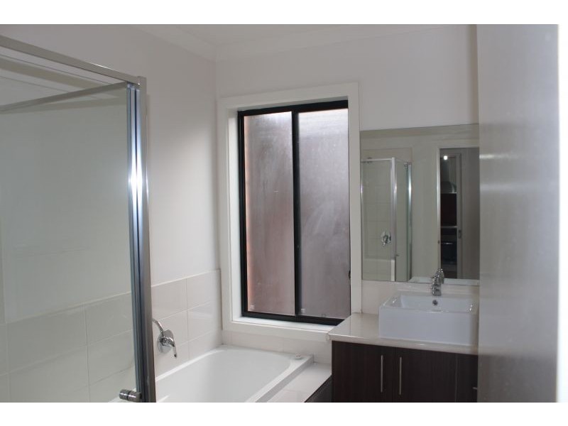 4 Cabarita Crescent, South Morang VIC 3752