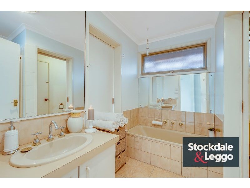 8 Dampier Court, Epping VIC 3076