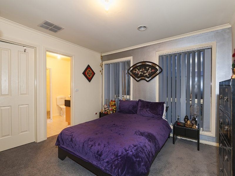 18 Trinity Way, South Morang VIC 3752