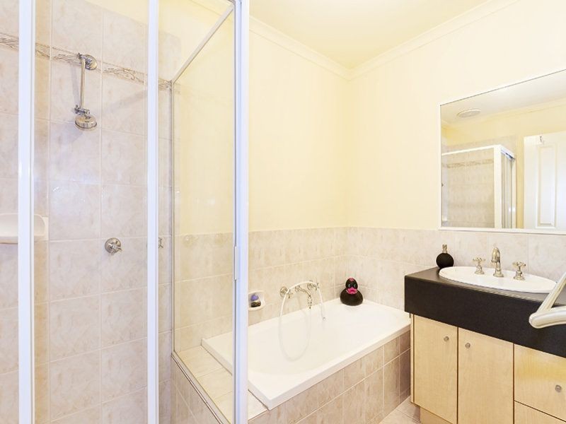 18 Trinity Way, South Morang VIC 3752