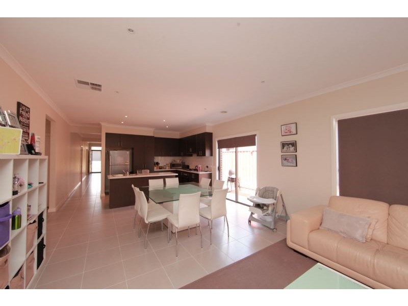 7 Cabarita Cres, South Morang VIC 3752