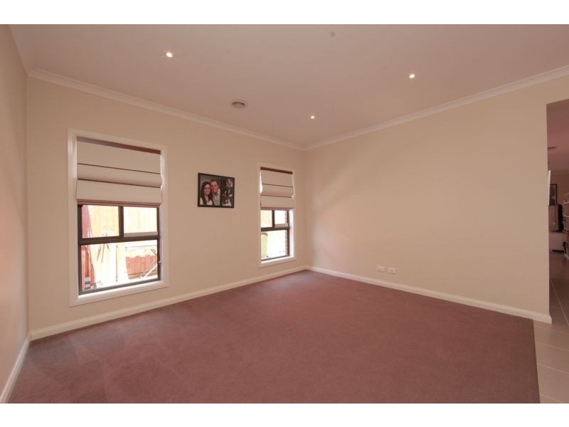 7 Cabarita Cres, South Morang VIC 3752