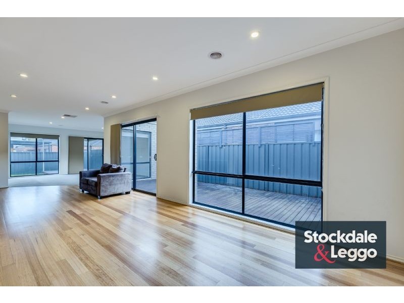 17 Panton Gap, South Morang VIC 3752