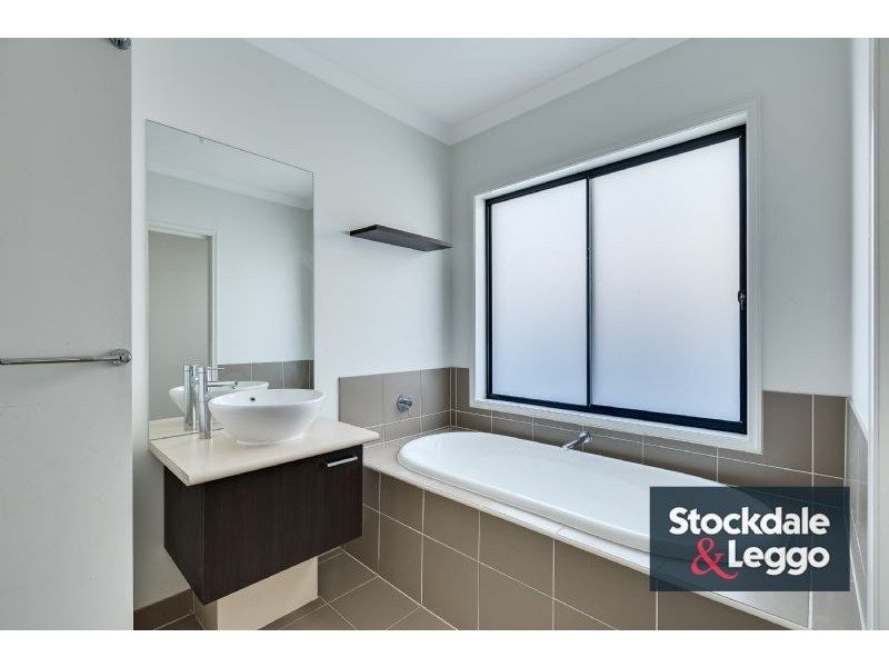 17 Panton Gap, South Morang VIC 3752