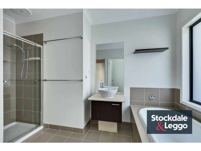 17 Panton Gap, South Morang VIC 3752