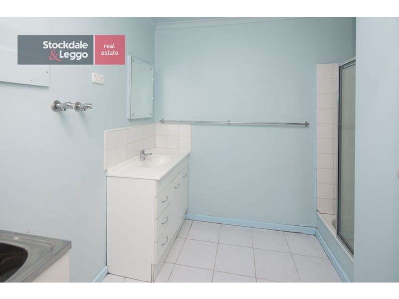 2/65 Hewish Road, Croydon VIC 3136