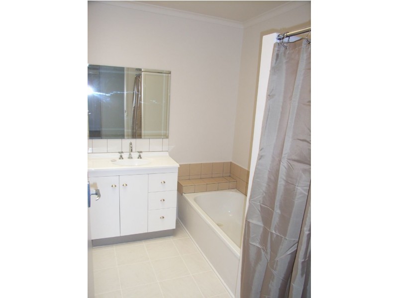 2/30 Hamilton Road, Bayswater North VIC 3153