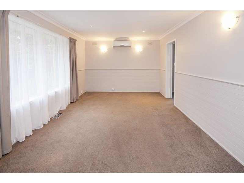 32 Croydondale Drive, Mooroolbark VIC 3138