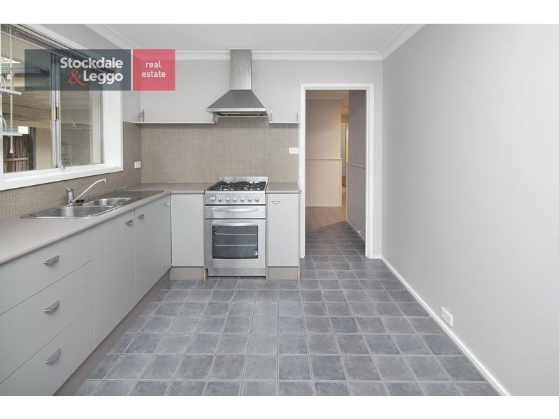 32 Croydondale Drive, Mooroolbark VIC 3138