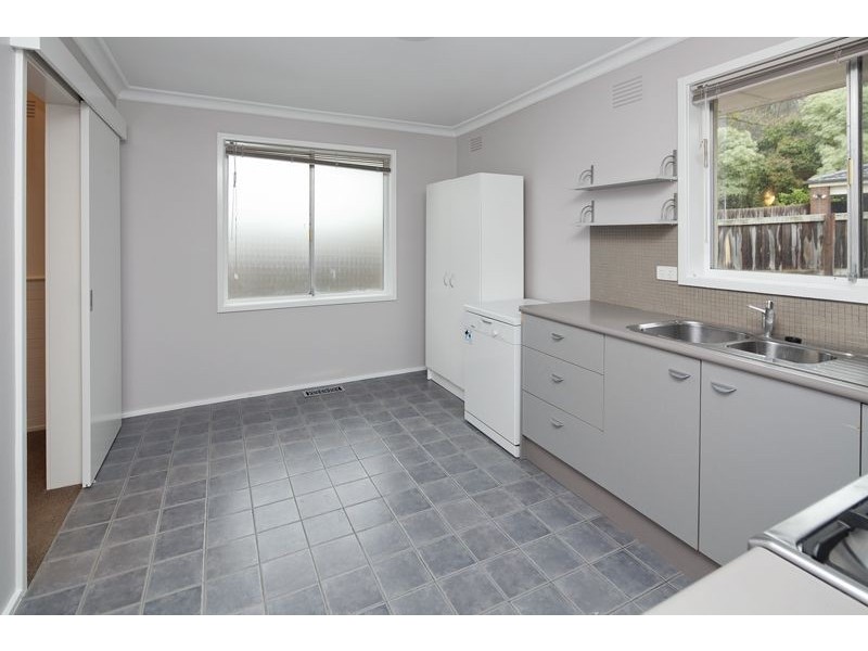 32 Croydondale Drive, Mooroolbark VIC 3138