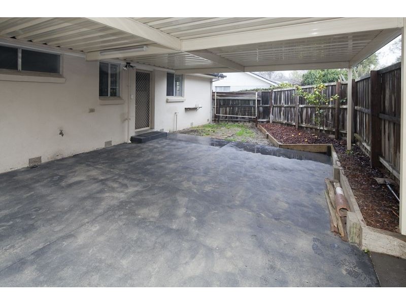 32 Croydondale Drive, Mooroolbark VIC 3138