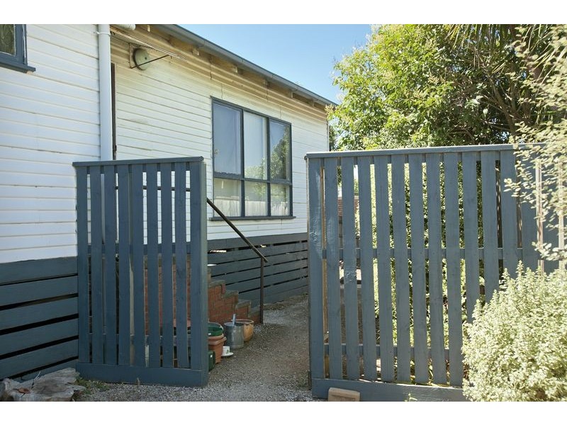 2/13 Charles Street, Ringwood East VIC 3135