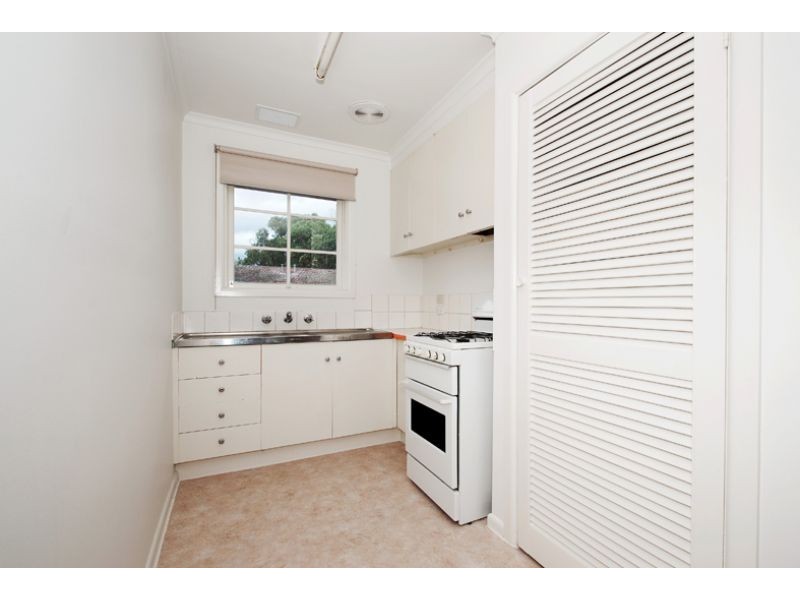 2/6 Railway Parade, Bayswater VIC 3153