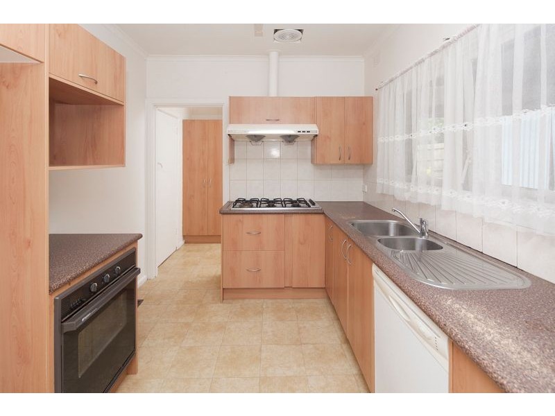 4 Edinburgh Road, Bayswater VIC 3153