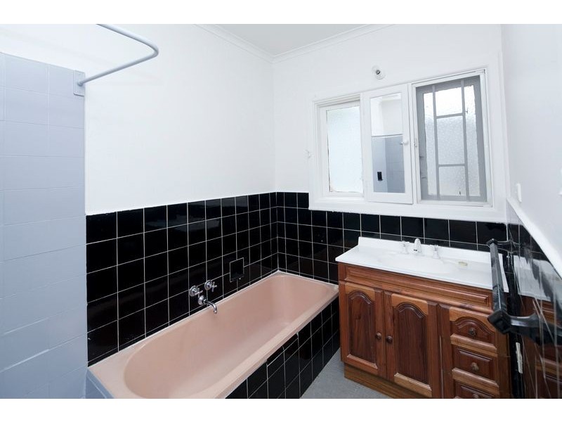 4 Edinburgh Road, Bayswater VIC 3153