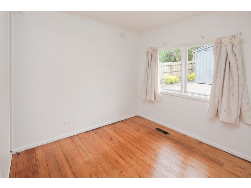 4 Edinburgh Road, Bayswater VIC 3153