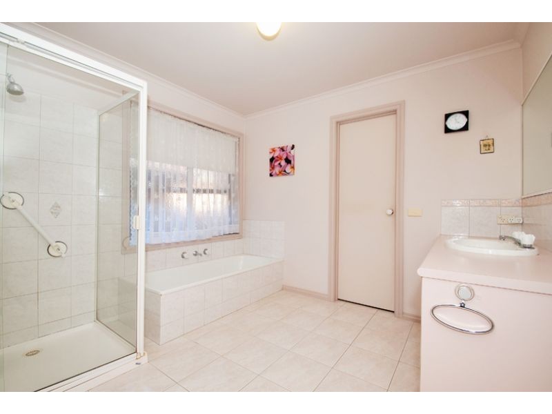 2/41A Vinter Avenue, Croydon VIC 3136