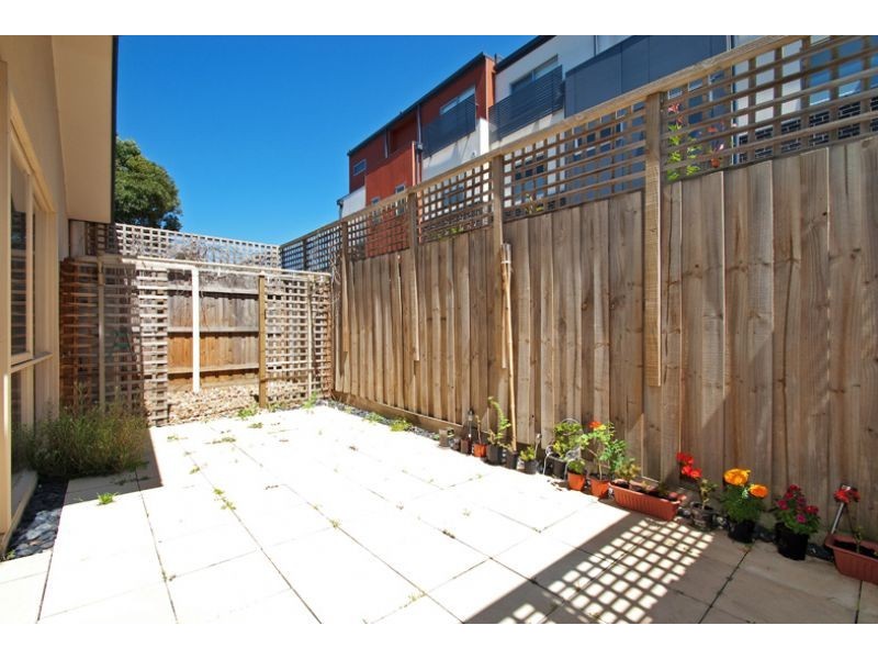 2/23 High Steet, Bayswater VIC 3153