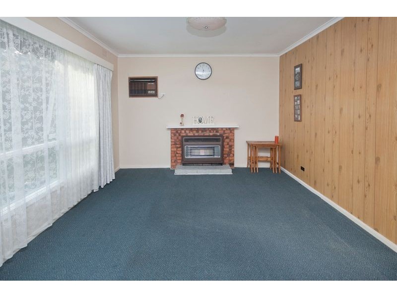 15 Mariana Avenue, Croydon South VIC 3136