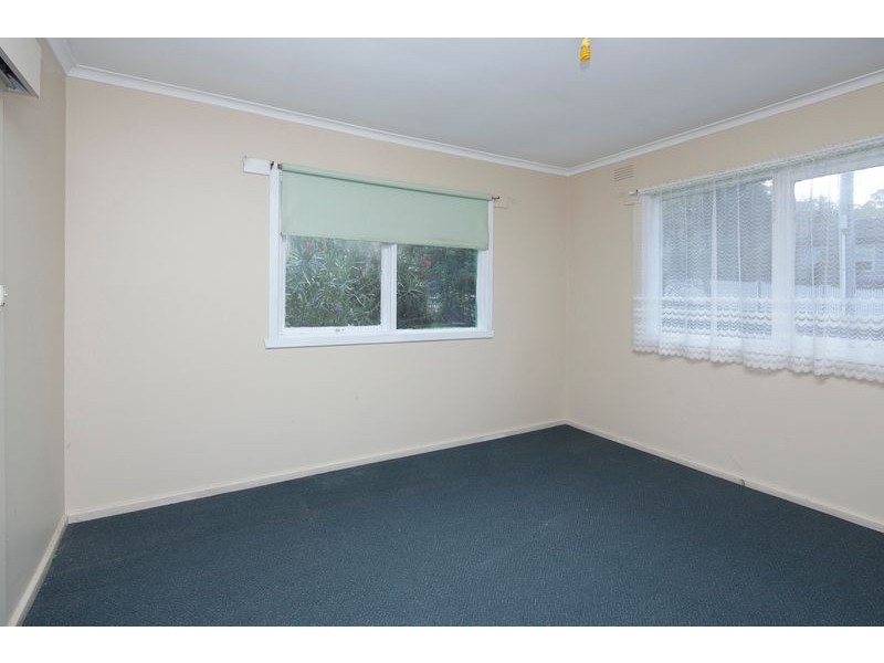 15 Mariana Avenue, Croydon South VIC 3136