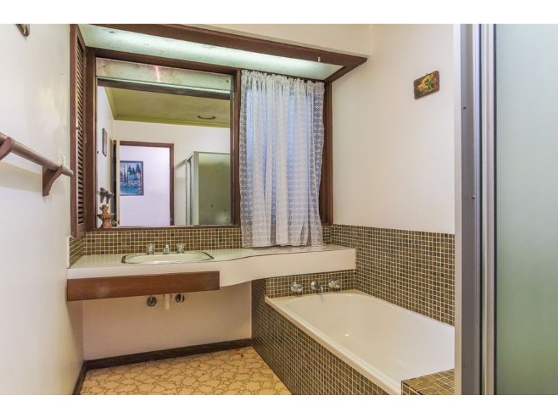 2 Winchester Drive, Bayswater North VIC 3153