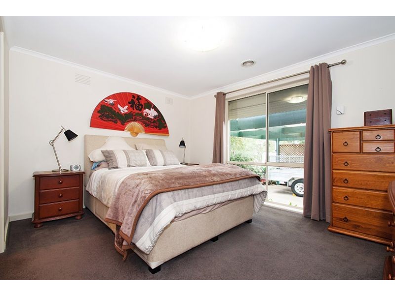 19 Falconer Crescent, Bayswater North VIC 3153