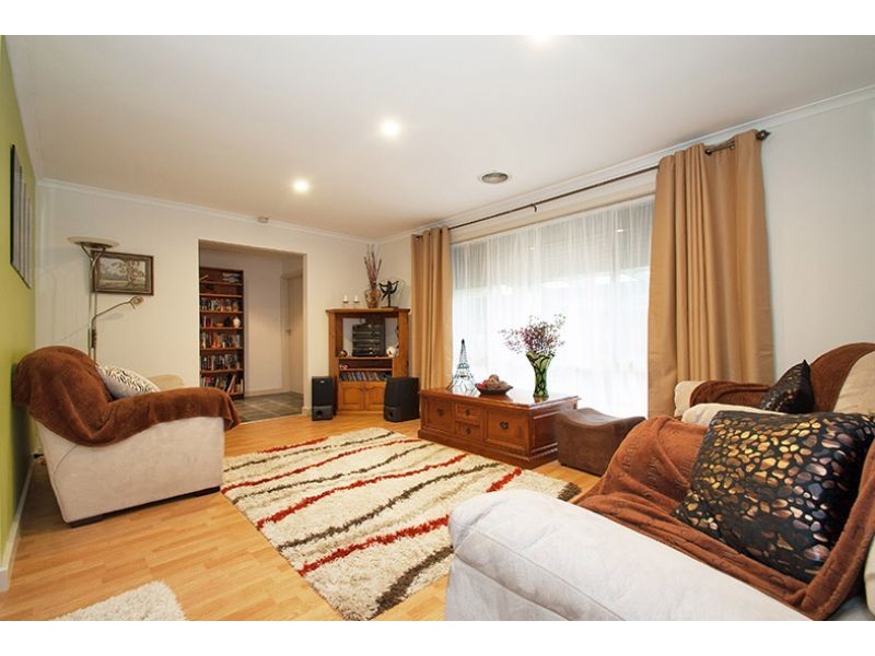 19 Falconer Crescent, Bayswater North VIC 3153