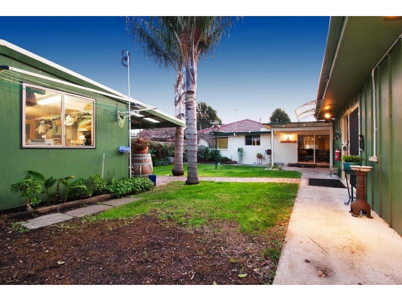 19 Falconer Crescent, Bayswater North VIC 3153